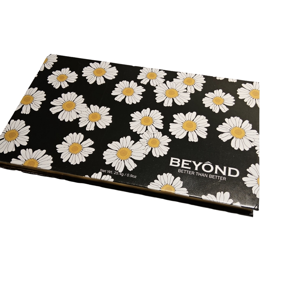 Beyond Eye Shadow Palette - Picture 2 of 4
